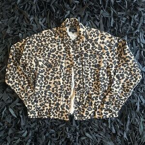 Lulu’s Leopard Print Cropped Button-Up Jacket (Size S)